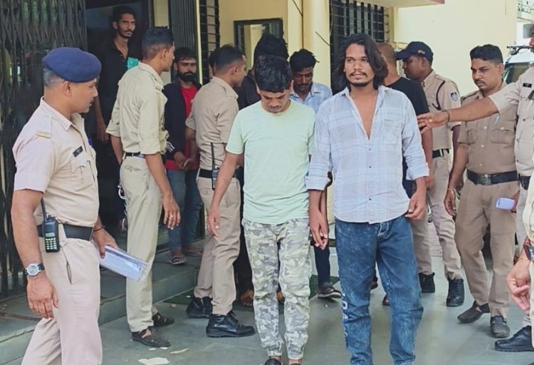 रतलाम पुलिस का धरपकड अभियान:13 बदमाशों को पक?कर निकाला जुलूस; अब तक 61 को भेजा जेल