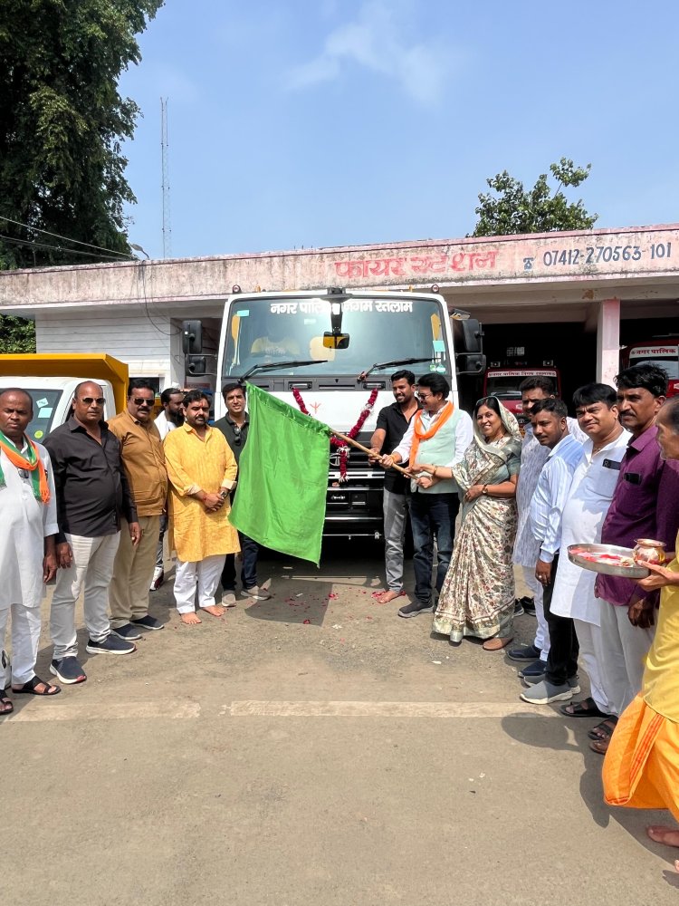 स्वीपिंग मशीन व लोडिंग मैजिक का महापौर ने किया लोकार्पण, दो रोड स्वीपिंग मशीन से सडको की सफाई को मिलेगी गति