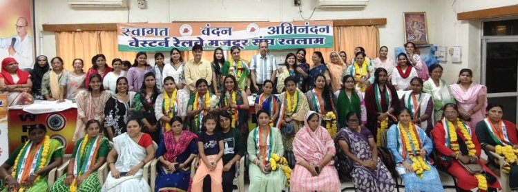 एम्पलाईज यूनियन की महिला समिति की पूर्व सचिव रंजीता वैष्णव ने थामा मजदूर संघ का हाथ : 50 से अधिक महिला समर्थको के था की वेरे मजदूर संघ की सदस्यता ग्रहण