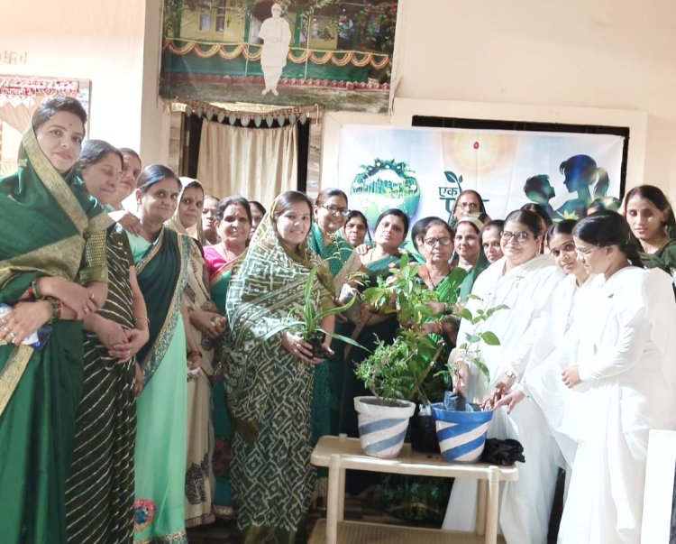 एक पेड़ माँ के नाम कार्यक्रम संपन्न, सामूहिक वृक्षारोपण कर दिया पर्यावरण संरक्षण का संदेश