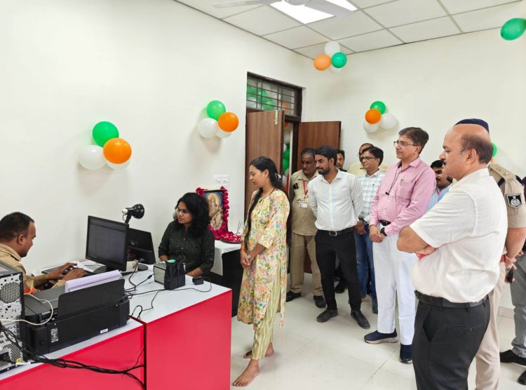 कलेक्टरेट परिसर में डाक विभाग ने शुरू किया नया आधार केंद्र, कलेक्टर बाथम और एसपी कुमार ने किया शुभारंभ