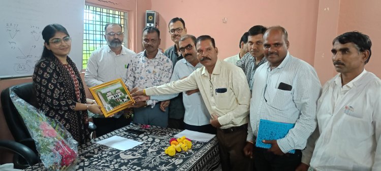 सैलाना जनपद की नई सीईओ का स्वागत किया, पंचायत सचिवों ने स्मृति चिन्ह किया