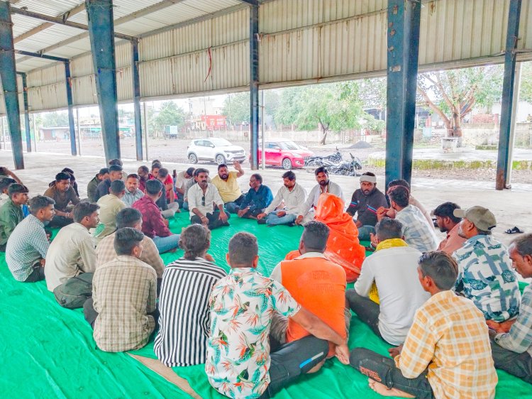 आदिवासी दिवस को लेकर समाज की बैठक आयोजित, आदिवासी संस्कृति और वेशभूषा में रहेंगे समाजजन