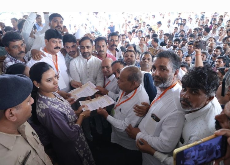 कृषि आदान विक्रेताओं ने हड़ताल कर सौंपा ज्ञापन, कंपनियों की मनमानी पर रोक लगाने की मांग