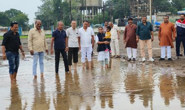 नेहरु स्टेडियम की हालात पर कांग्रेसी गुस्साए, आंदोलन की चेतावनी दी, रीजनल कॉन्क्लेव के दौरान डाली गई गिटटी मुरम से खराब हुआ है मैदान, सीएम ने पांच करोड़ की घोषणा इस स्टेडियम के लिए की