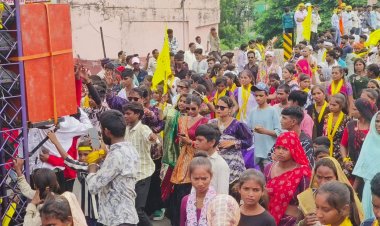 आदिवासी दिवस पर शहर सहित अंचल में निकाली गई रैलियां, शहर की सडक़ो पर पारपंरिक वेशभूषा में नजर आया आदिवासी समाज