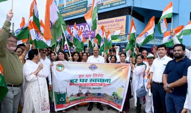 हर घर तिरंगा, हर घर स्वच्छता, स्वतंत्रता का उत्सव, स्वच्छता के संग अभियान के तहत कलेक्टर के नेतृत्व में तिरंगा रैली निकाली गयी