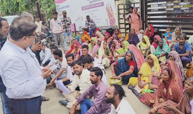 शहीद चंपालाल मालवीय के गांव घटला के  ग्रामीणों  को नहीं मिल रहा पीएम आवास का लाभ  पूर्व मुख्यमंत्री की घोषणा आदर्श गांव भी रह गई अधूरी   8 सालों से प्रधानमंत्री आवास के लिए तरस रहे, हितग्राही