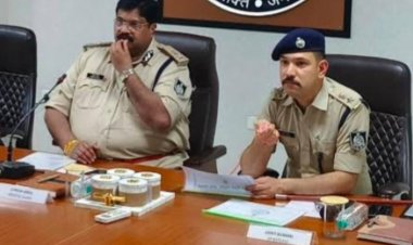 सीएम हेल्पलाइन की शिकायतों के निराकरण में रेंज के 5 जिले टॉप टेन में, एडीजीपी उमेश जोगा के निर्देश पर त्योंहारों से पूर्व उज्जैन रेंज के सभी जिलों में लगे शिकायत निवारण शिविर, 500 से अधिक लंबित प्रकरणों का हुआ निपटारा