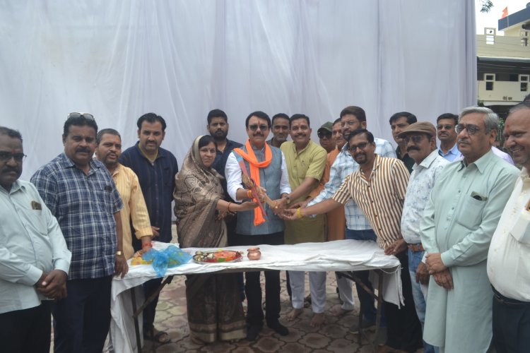 प्रताप नगर शिव मंदिर उद्यान में होंगे 42 लाख के विकास कार्य, सांईनाथ नगर में 3 लाख की लागत से लगेंगे पेवर ब्लॉक महापौर प्रहलाद पटेल ने किया निर्माण कार्य का भूमि पूजन