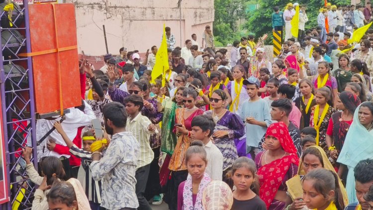 आदिवासी दिवस पर शहर सहित अंचल में निकाली गई रैलियां, शहर की सडक़ो पर पारपंरिक वेशभूषा में नजर आया आदिवासी समाज