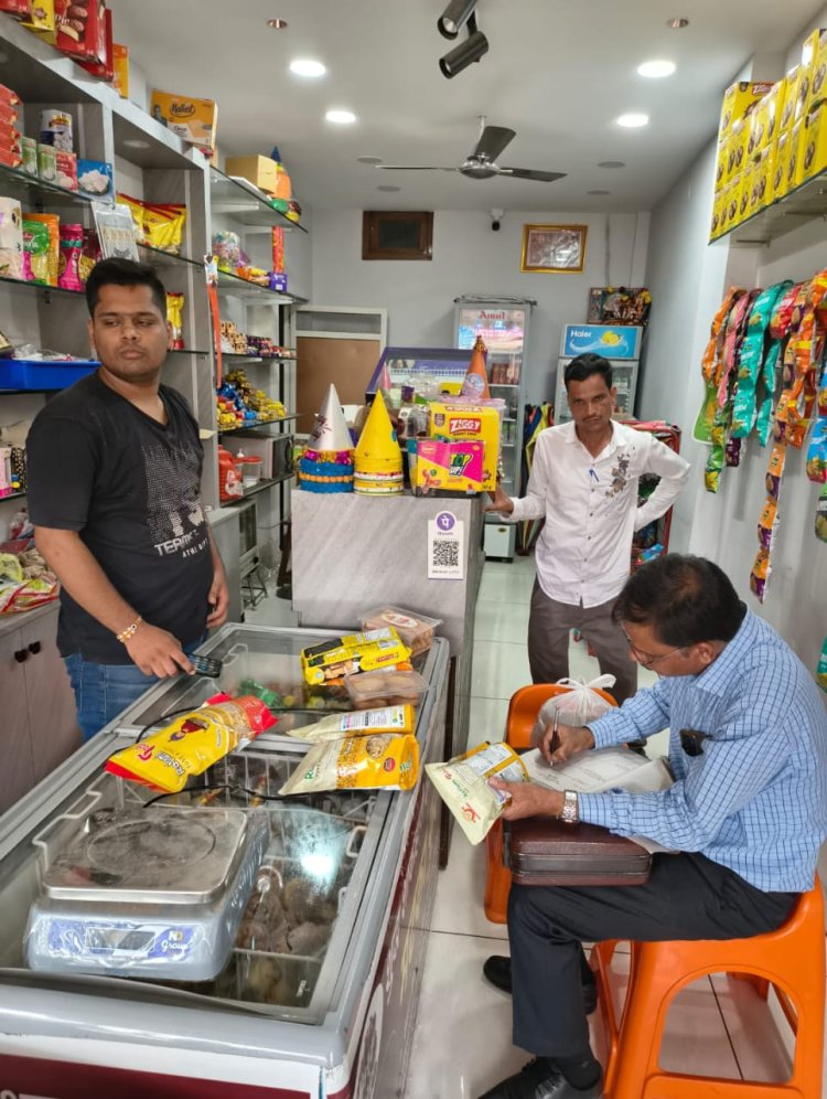 इलेक्ट्रोनिक तौल कांटे और पैकेजबंद वस्तुएं जप्त