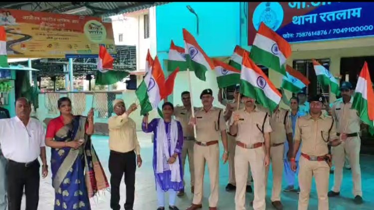 जीआरपी थाना से निकली तिरंगा यात्रा