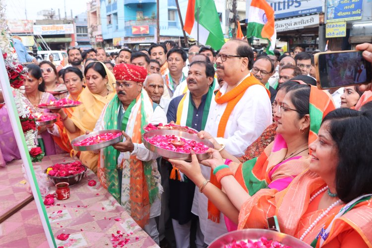 तिरंगा रैली के माध्यम से ले राष्ट्र भक्ति का संकल्प - कैबिनेट मंत्री चेतन्य काश्यप प्रधानमंत्रीजी के आह्वान को घर-घर पहुंचाया - भाजपा जिलाध्यक्ष प्रदीप उपाध्याय तिरंगा यात्रा ने देश भर में राष्ट्र भक्ति की अलख जगाई - जिला प्रभारी प्रदीप पाण्डेय