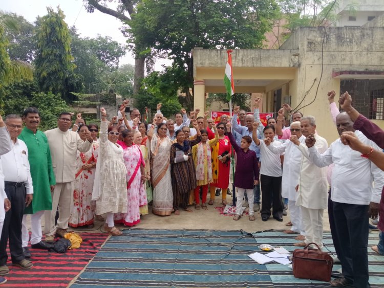 प्रोग्रेसिव पेन्शनर्स ने आज़ादी का 79 वां स्वतंत्रता दिवस पर तिरंगा परचम फहराया,  पेंशनर्स ने पर्यावरण-स्वच्छता के संरक्षण एवं संवर्धन की ली शपथ