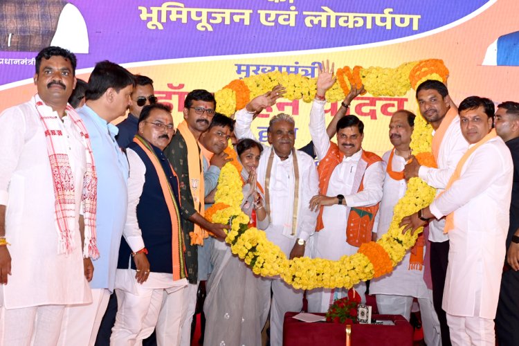 रतलाम से खाचरोद तक परीक्षण के बाद 220 करोड़ से बनेगी फोरलेन  मुख्यमंत्री डॉ. यादव ने रतलाम जिले के कुंडाल गांव में 247 करोड़ रुपये के विकास कार्यों का लोकार्पण एवं भूमिपूजन किया