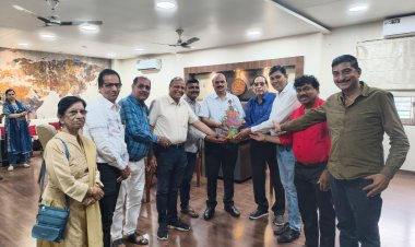 रेडक्रास की गतिविधियों को गति देने की सलाह,  रेडक्रास अध्यक्ष व कलेक्टर राजेश बाथम से की संचालक मंडल ने मुलाकात