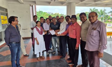 पत्रकार बीमा योजना निशुल्क करने सहित एनी मांगों को लेकर पत्रकारों ने मुख्यमंत्री के नाम सौंपा ज्ञापन