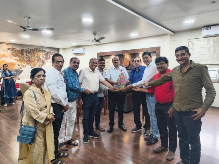 रेडक्रास की गतिविधियों को गति देने की सलाह,  रेडक्रास अध्यक्ष व कलेक्टर राजेश बाथम से की संचालक मंडल ने मुलाकात