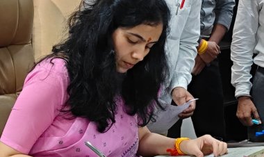 नवागत कलेक्टर सुश्री मिशा सिंह ने पदभार ग्रहण किया, शहर को जानना पहली प्राथमिकता, जिले में विकास को लेकर करेगी। नवाचार