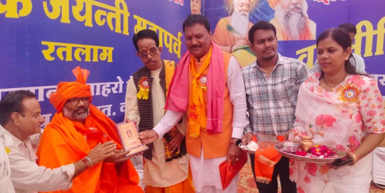 महर्षि वाल्मीकि जयंती पर समाज की प्रतिभाओं का किया सम्मान,  महर्षि वाल्मीकि सनातन धर्मसभा विकास समिति ने मनाई जयंती