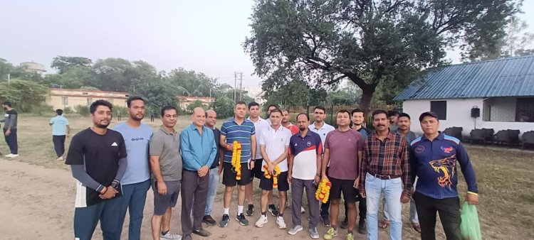 रेलवे ग्राउंड के मेंटेनेंस के बाद डीआरएम और मजदूर संघ ने खेला फुटबॉल का फ्रेंडली मैच