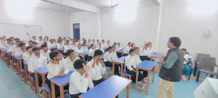 रॉयल कॉलेज में बेटी बचाओं बेटी पढाओं एवं साइबर सुरक्षा जागरूकता कार्यक्रम आयोजित