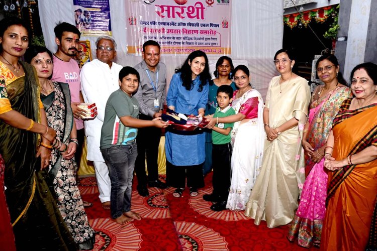 कलेक्टर ने बौद्धिक दिव्यांग बच्चों के साथ दिवाली मनाई, सारथी संस्था द्वारा किया जा रहा कार्य प्रशंसनीय - कलेक्टर