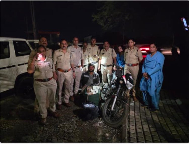 अबकारी विभाग की अवैध शराब पर कार्यवाही, बाइक सवार से पकड़ी 75 हजार की शराब, वाहन चेकिंग में पकड़ाया