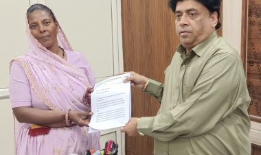 महिला पार्षद को नहीं दी जा रही उनके वार्ड में हो रहे कार्यों की जानकारी, पार्षद के पत्रों पर नहीं हो रही कोई कार्रवाई, सीएमओ से वार्ड 9 में बनी सड़क की जांच की मांग की