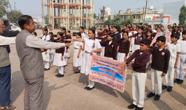 संविधान दिवस पर शहर लेकर गांव तक में हुए आयोजन, दिलाई संविधान की शपथ