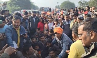 धोंसवास मे अतिक्रमण तोडऩे का विरोध, ग्रामीणों ने फोरलेन जाम किया, पटवारी पर लगाया रुपये मांगने का आरोप, प्रशासन की नादानी से लोग होते रहे परेशान