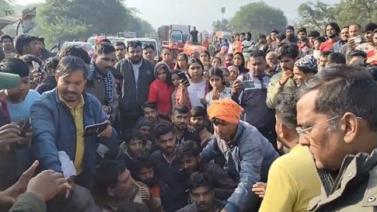 धोंसवास मे अतिक्रमण तोडऩे का विरोध, ग्रामीणों ने फोरलेन जाम किया, पटवारी पर लगाया रुपये मांगने का आरोप, प्रशासन की नादानी से लोग होते रहे परेशान