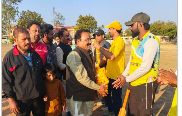 आईटीआई में माधवराव कामरेड ट्रॉफी क्रिकेट टूर्नामेंट का भव्य शुभारंभ