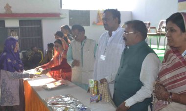 सर्किल जेल में बंदियों को आवश्यक सामग्री भेंट