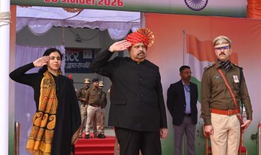 गणतंत्र दिवस पर मुख्य समारोह में कैबिनेट मंत्री चेतन्य काश्यप ने ध्वजारोहण कर परेड की सलामी ली, रंगारंग सांस्कृतिक कार्यक्रमों में शा.उ.मा.वि. माणक चौक प्रथम रहा