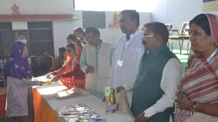 सर्किल जेल में बंदियों को आवश्यक सामग्री भेंट