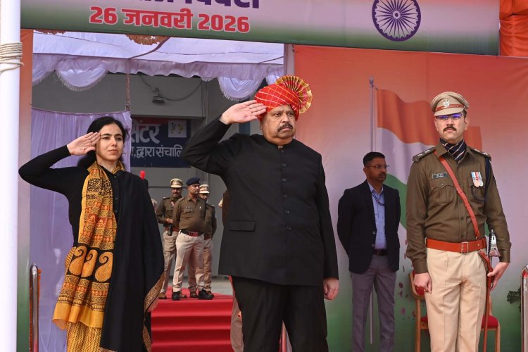 गणतंत्र दिवस पर मुख्य समारोह में कैबिनेट मंत्री चेतन्य काश्यप ने ध्वजारोहण कर परेड की सलामी ली, रंगारंग सांस्कृतिक कार्यक्रमों में शा.उ.मा.वि. माणक चौक प्रथम रहा