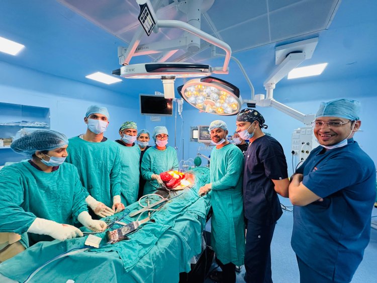 मेडिकल कालेज के डॉक्टरों ने 5 किलो रेट्रोपेरिटोनियल ट्यूमर निकाल बचाई महिला की जान