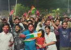 वल्र्ड कप की जीत ने रात में भी मनवा दी रंग पंचमी -आतिशबाजी के बीच रंगो की फुहार ने होली-दीवाली जैसा नजारा दिखाया, जीत के जश्न में तिरंगा हाथ में लेकर झूमे युवा