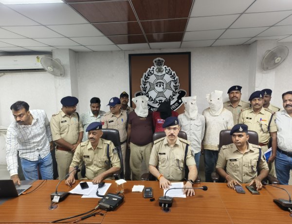 जावरा में पोल्ट्री  फार्म में चल रही थी ड्रग्स  फैक्ट्री, md बनाने वाला डॉक्टर गिरफ्तार, आधी रात को एमडी ड्रग्स की फैक्ट्री पर दबिश,4 आरोपी हिरासत में