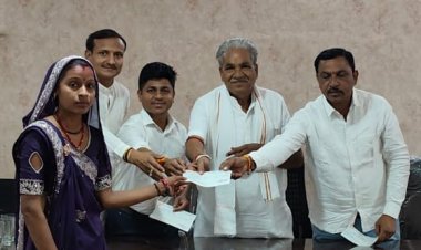 नवविवाहितों को बांटे विधायक डामर ने चेक