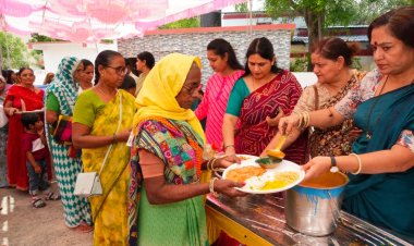 डीआरएम स्थित साईं मंदिर पर भंडारे का आयोजन, उमड़ा श्रद्धालुओं का सैलाब, ठंडी छाछ ने दी गर्मी में राहत