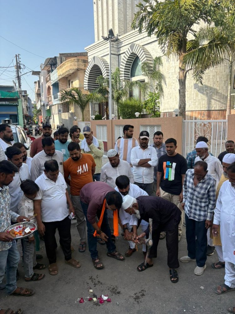 वार्ड 37 में बनेगी सीमेन्ट कांक्रीट सड़क, बिछेगी पेयजल पाईप लाईन, महापौर प्रहलाद पटेल ने किया निर्माण कार्य का भूमि पूजन