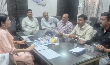 मुख्य चिकित्सा व स्वास्थ्य अधिकारी से रेडक्रास सोसाइटी संचालक मंडल ने की सौजन्य भेंट -स्वास्थ्य सेवाओं के विस्तार व जनहितकारी योजनाओं में सहभागिता पर चर्चा